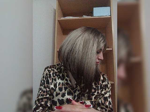Sonyagasay live cam on BongaCams