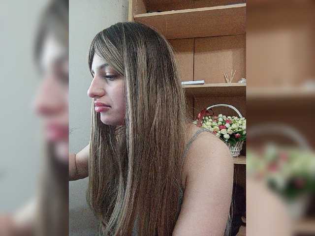 Sonyagasay live cam on BongaCams