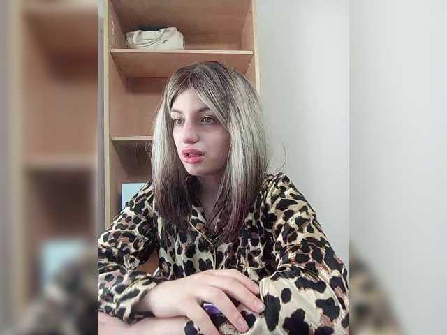 Sonyagasay live cam on BongaCams