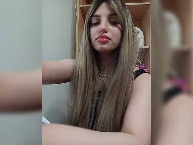 Sonyagasay live cam on BongaCams