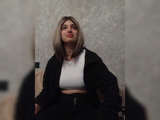 Sonyagasay live cam on BongaCams