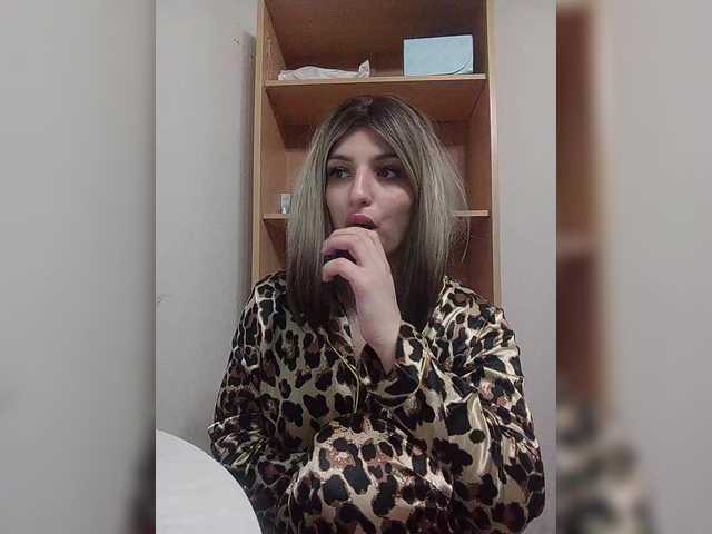 Sonyagasay live cam on BongaCams