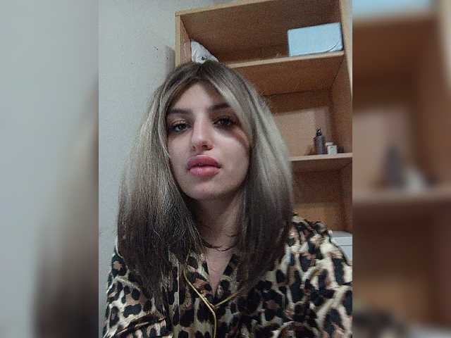 Sonyagasay live cam on BongaCams