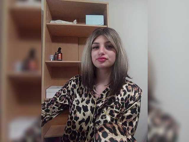 Sonyagasay live cam on BongaCams
