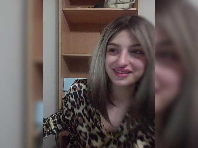 Sonyagasay live cam on BongaCams