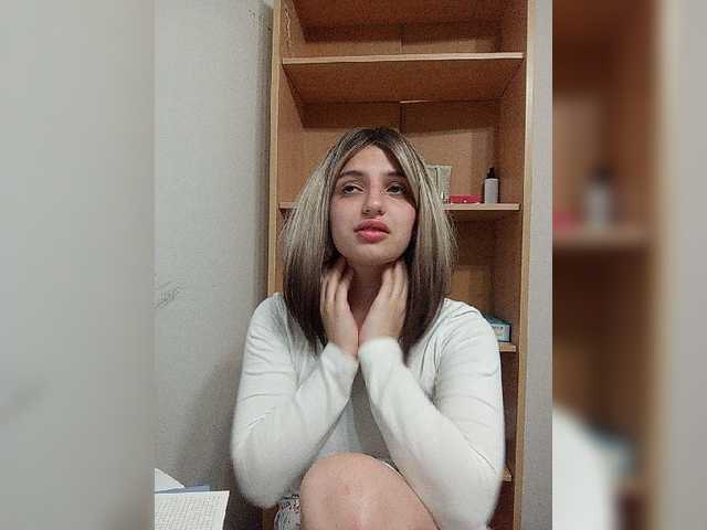 Sonyagasay live cam on BongaCams