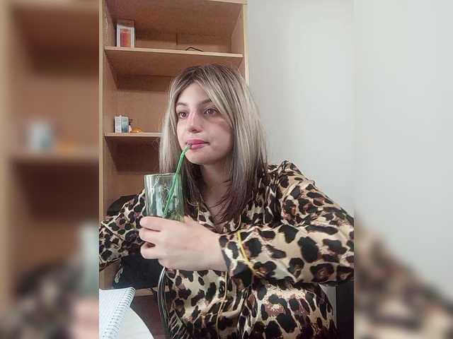 Sonyagasay live cam on BongaCams