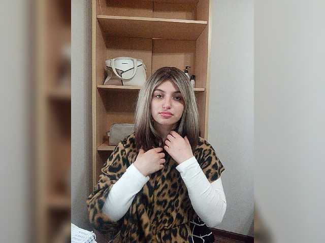 Sonyagasay live cam on BongaCams