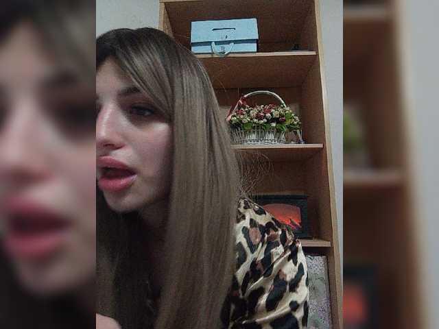 Sonyagasay live cam on BongaCams