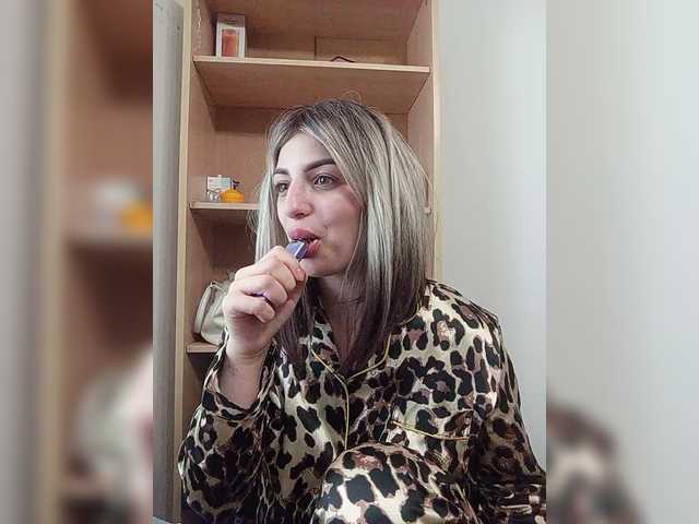 Sonyagasay live cam on BongaCams