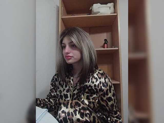 Sonyagasay live cam on BongaCams
