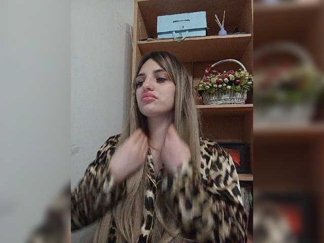 Sonyagasay live cam on BongaCams