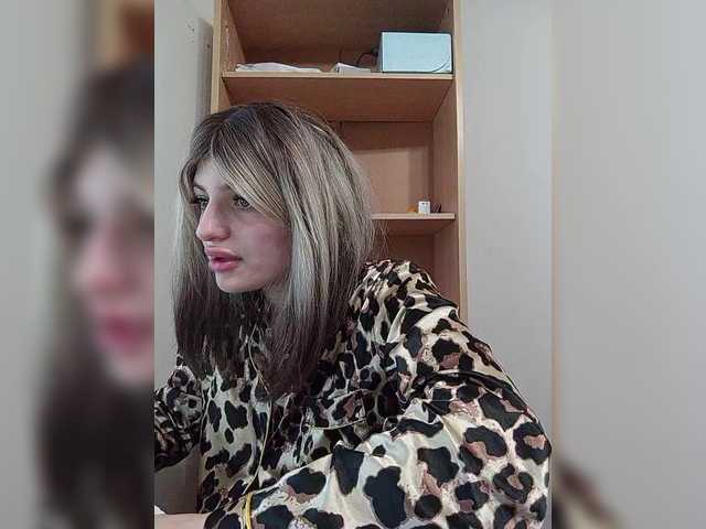 Sonyagasay live cam on BongaCams