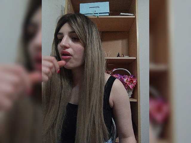 Sonyagasay live cam on BongaCams