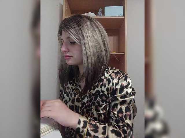 Sonyagasay live cam on BongaCams