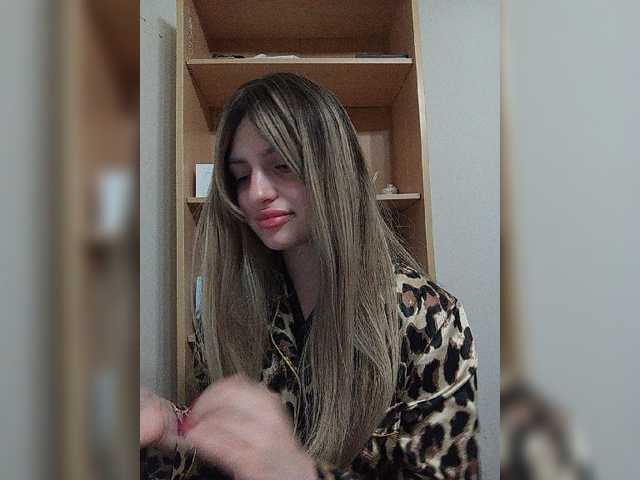 Sonyagasay live cam on BongaCams