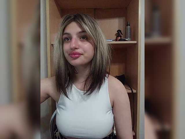 Sonyagasay live cam on BongaCams