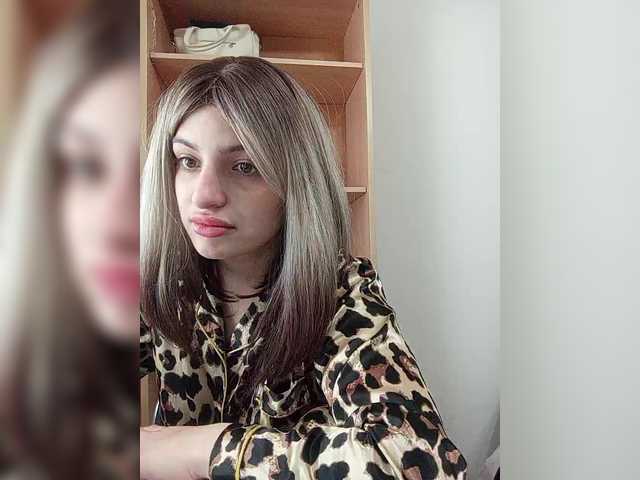 Sonyagasay live cam on BongaCams