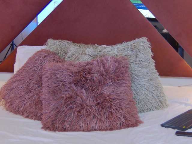 CharlotteDilucca live cam on BongaCams