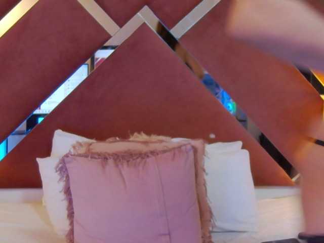CharlotteDilucca live cam on BongaCams