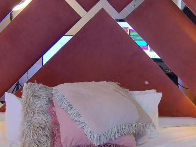 CharlotteDilucca live cam on BongaCams