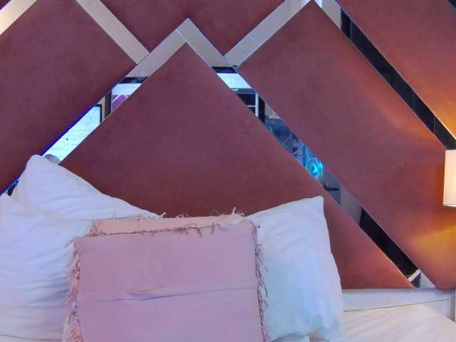 CharlotteDilucca live cam on BongaCams
