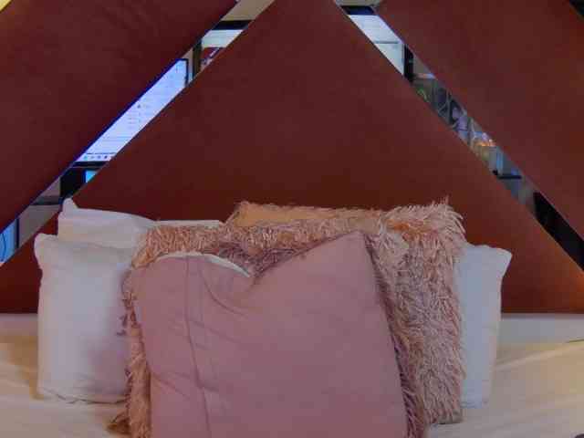 CharlotteDilucca webcam