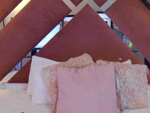 CharlotteDilucca webcam