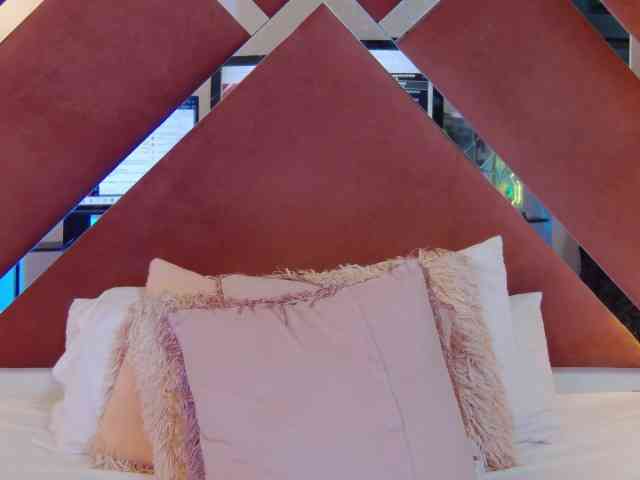 CharlotteDilucca webcam