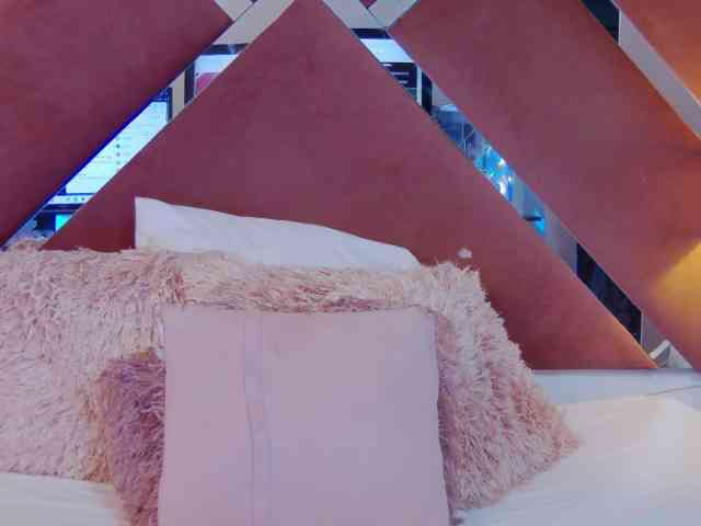 CharlotteDilucca webcam