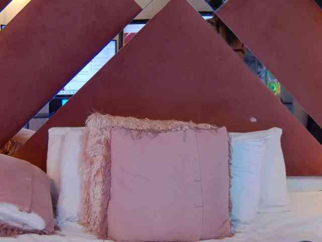 CharlotteDilucca webcam