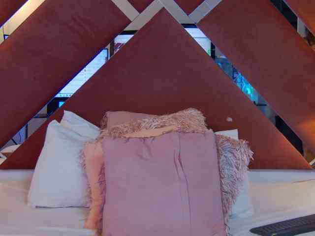 CharlotteDilucca webcam