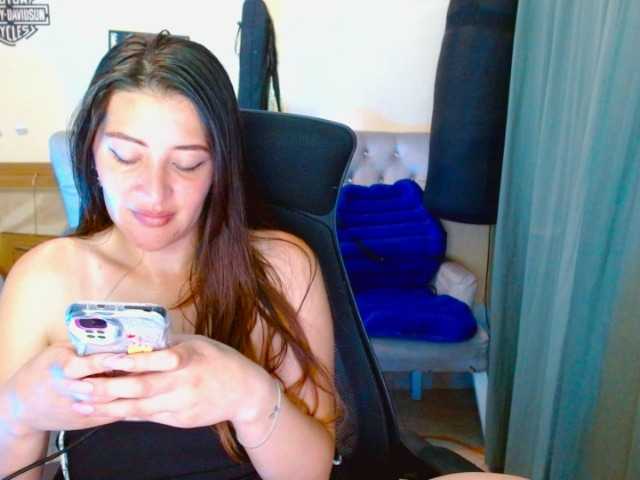 Anny-azalea live webcam show
