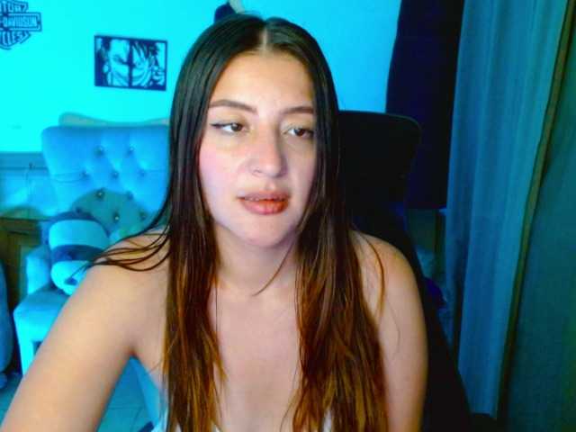Anny-azalea live webcam show