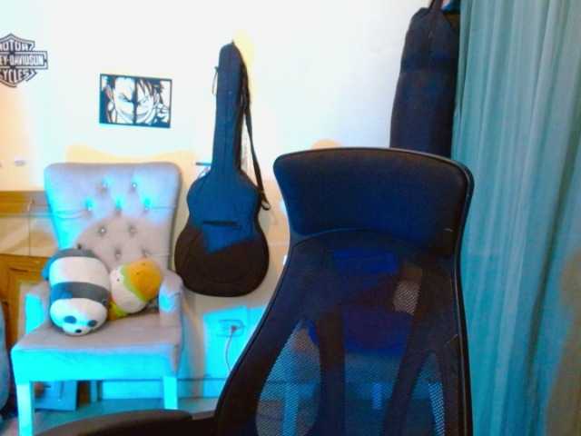Anny-azalea live webcam show