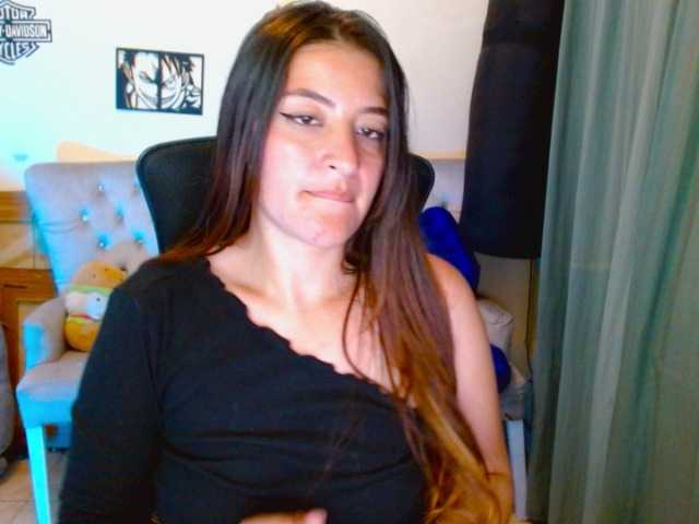 Anny-azalea live webcam show
