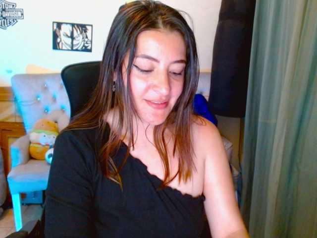 Anny-azalea live webcam show