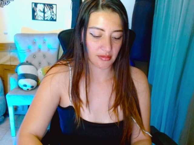 Anny-azalea live webcam show