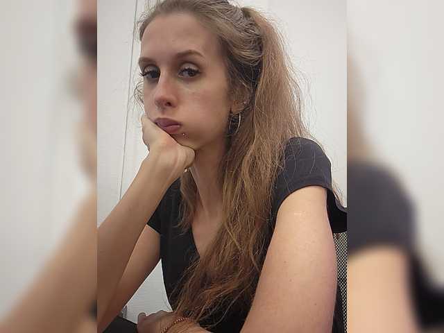 le modèle KITTYtempreXXX est en webcam porno dans un show sur le site bongacams, il possède les tags suivants: White/Caucasian,Brunette,Shaved