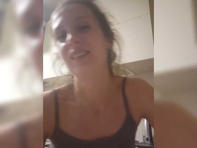 le modèle KITTYtempreXXX est en webcam porno dans un show sur le site bongacams, il possède les tags suivants: White/Caucasian,Brunette,Shaved