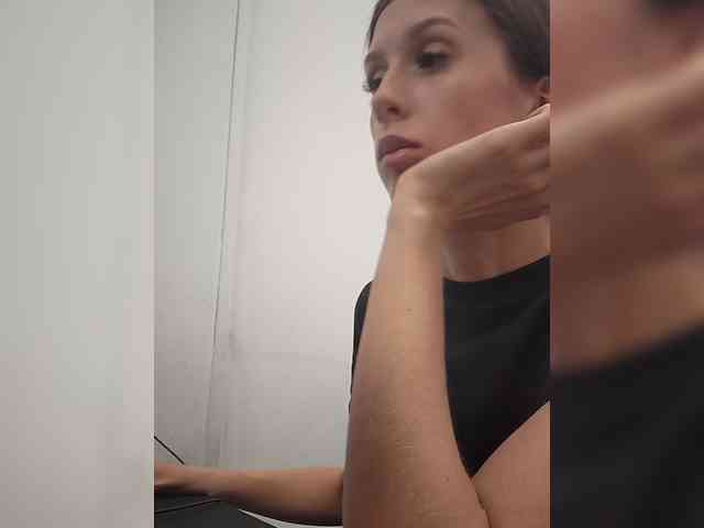 هذا النموذج مباشر الآن. KITTYtempreXXX