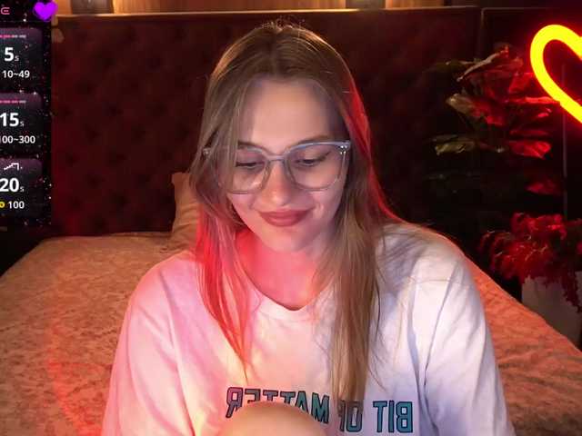 DiamondGoldie live cam on BongaCams