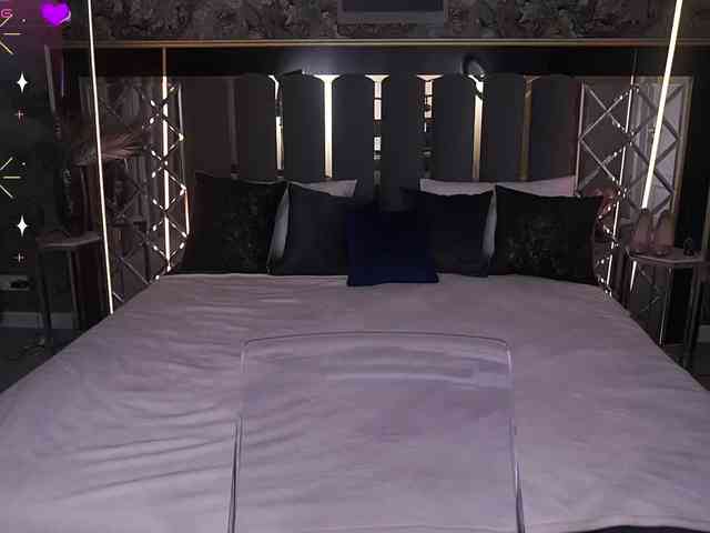 DiamondGoldie webcam