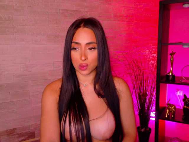 Cupcake-Izzy live cam on BongaCams