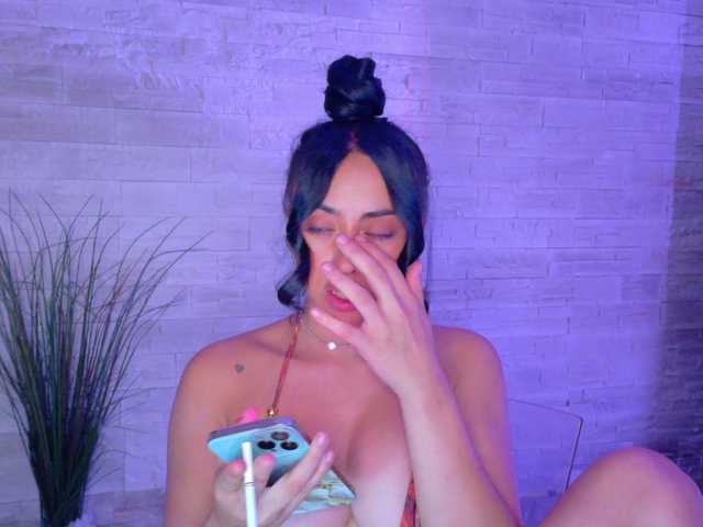 Cupcake-Izzy live cam on BongaCams