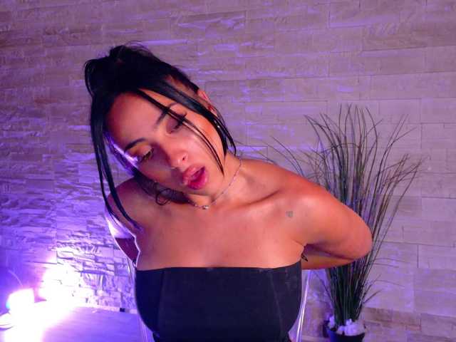 Cupcake-Izzy live cam on BongaCams