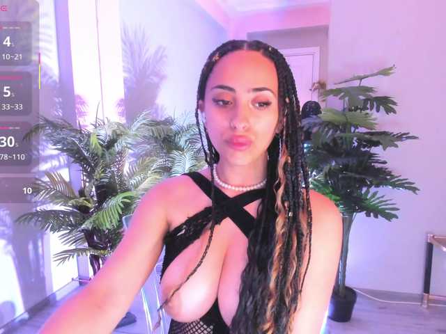 Cupcake-Izzy live cam on BongaCams