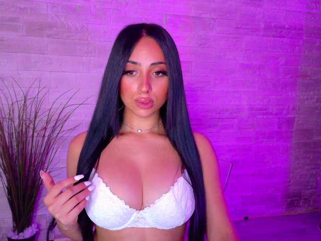 Cupcake-Izzy live cam on BongaCams