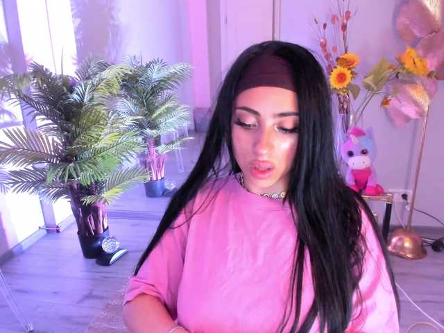 Cupcake-Izzy live cam on BongaCams