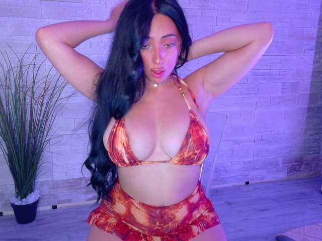 Cupcake-Izzy live cam on BongaCams